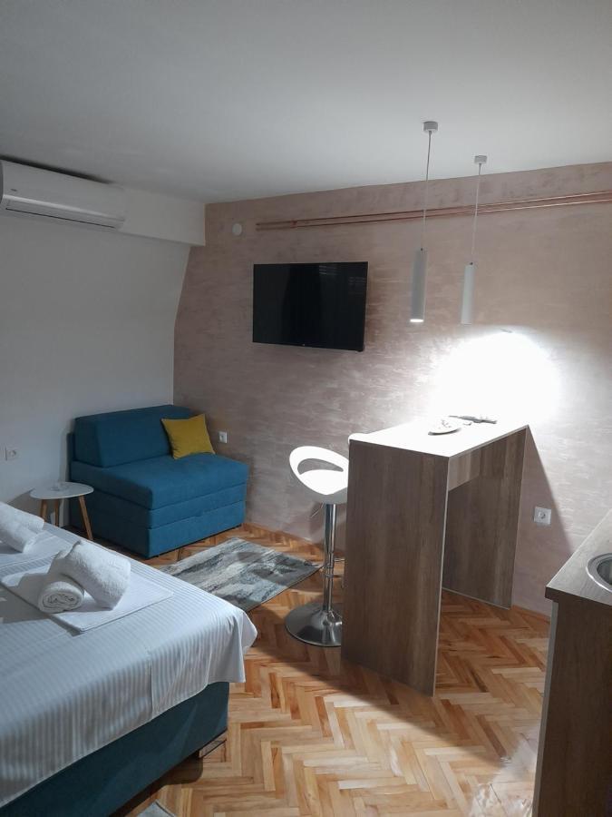 Holiday Apartament Three Ni Esterno foto